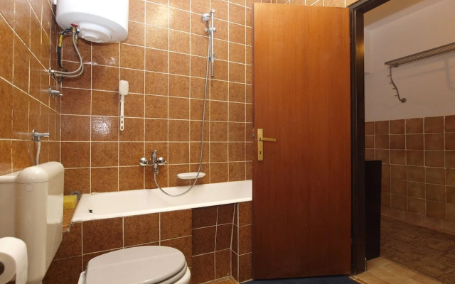 Apartment 1586