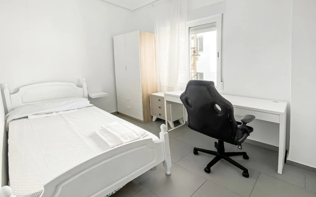 Elegant 4 beds train station upto 6 Pax
