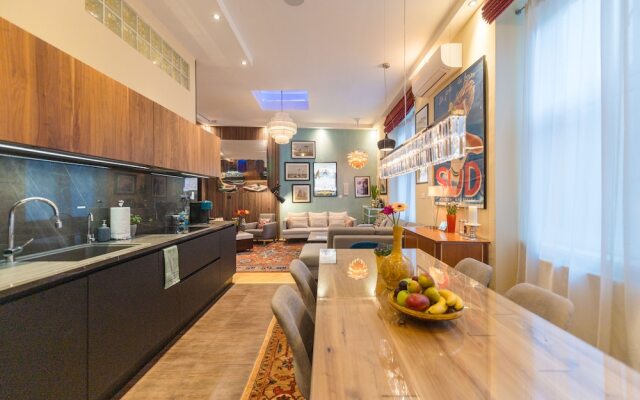 Venus Apartments - The Actor´s Den