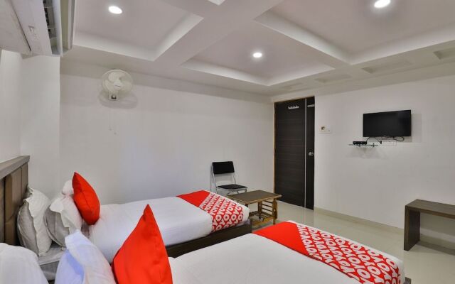 Capital O 15229 Hotel Radhe Residency