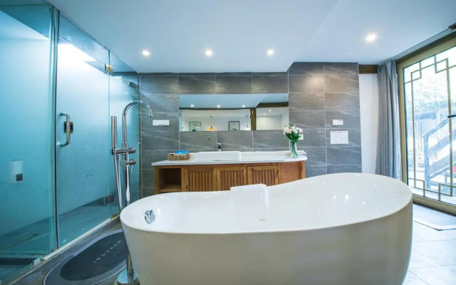 Langyue Hanfu Travel Theme Inn (Lijiang Ancient City Branch)