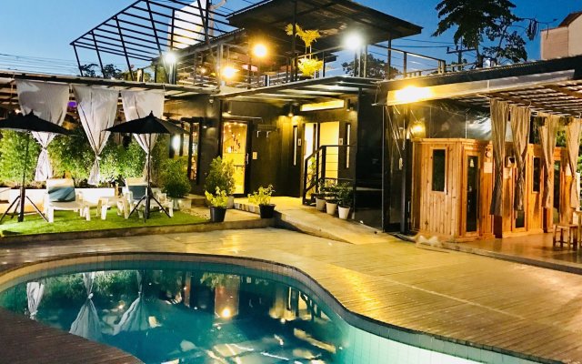 1715 House & Caff Resort Phuket