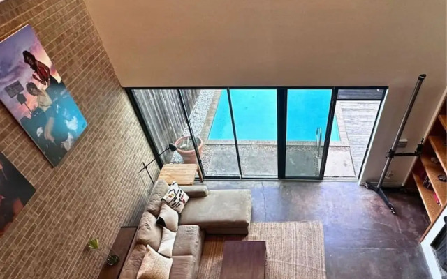 Poolside Comfort in Montrose