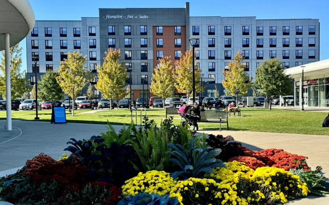 Hampton Inn & Suites Chicago Medical District UIC
