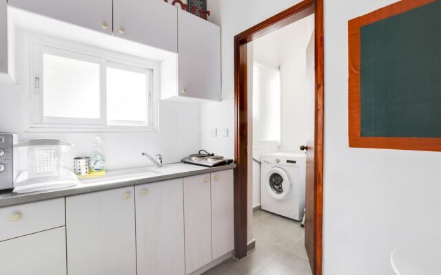 Central Apartment near Bograshov Beach