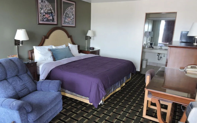 Budget Host Hutchinson