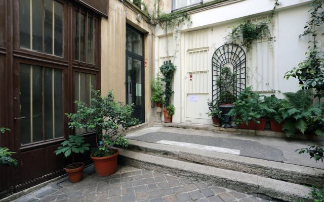 Designer Stay - Bastille Terrace