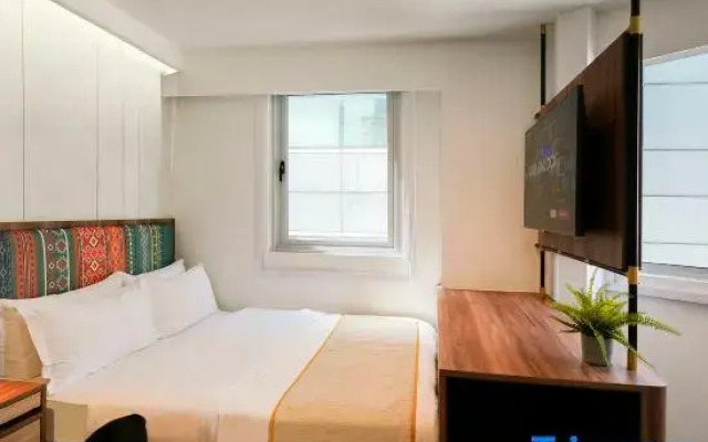 ST Signature Bugis Middle