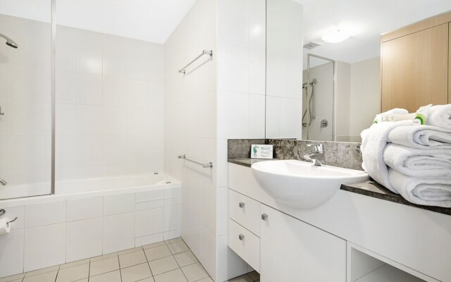 Broadbeach on the Park 2 Bedroom Apartment