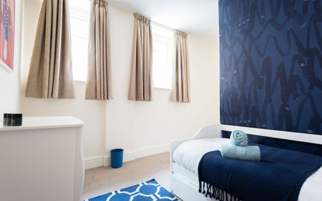 The Broadmead Jungle - Lovely & Central 3BDR Apartments	