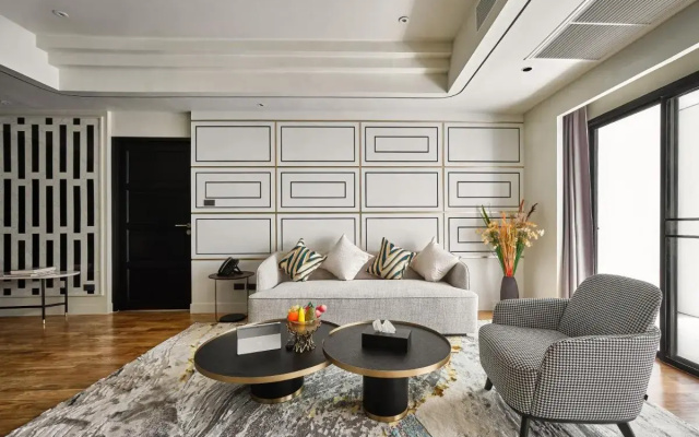 Floral Court  & Residence Sukhumvit 13