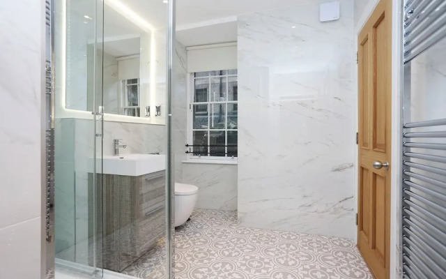 JOIVY Newly Refurbished Apartment on the Historic Royal Mile