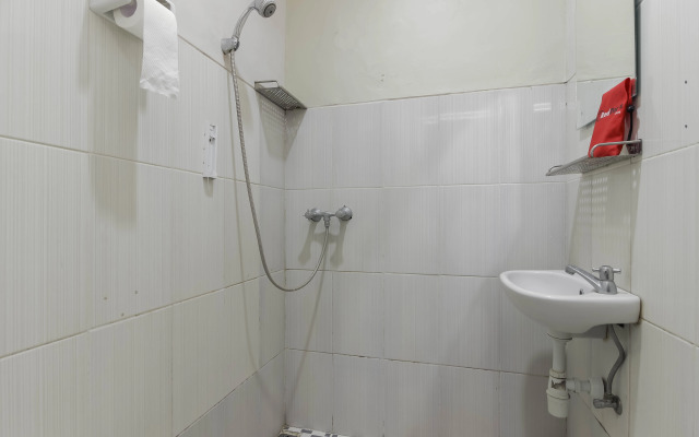 RedDoorz Plus near Lippo Cikarang Mall
