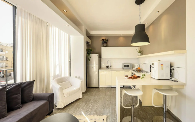 Charming 1BR Apt by Sea N' Rent