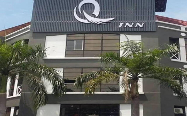 Hotel Q Inn by OYO