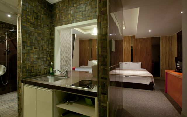 Max Motel