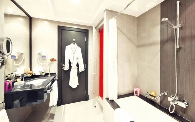 Swiss Hotel Corniche