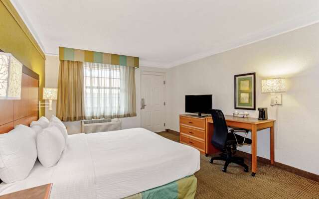 La Quinta Inn by Wyndham Orlando Airport West