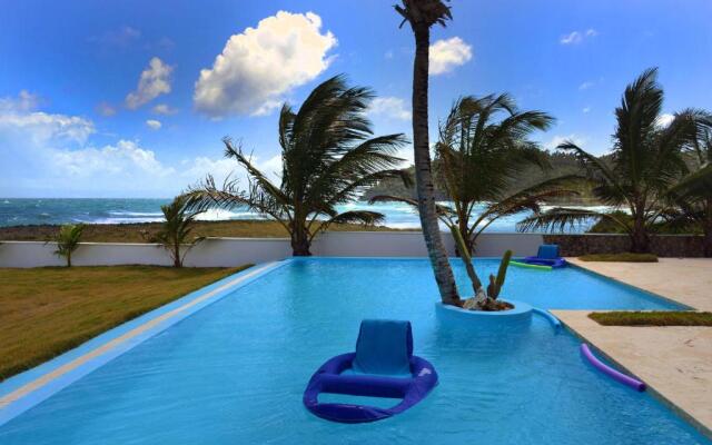 Villa Oceanfront Beach Access And Swim Pool Samana