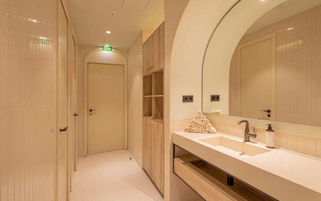 Luster Hotel