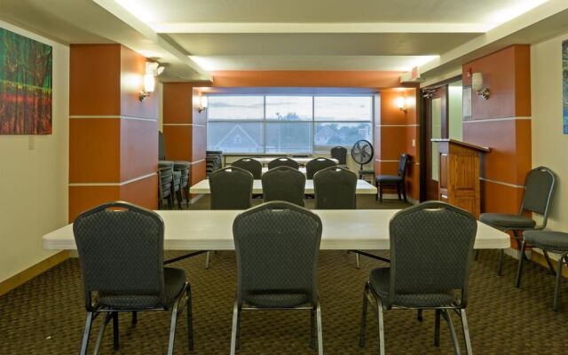 Days Inn & Suites Milwaukee