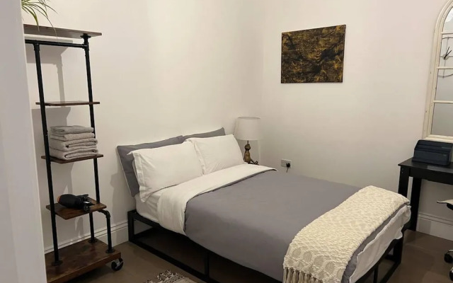 Modern and Spacious 2 Bedroom Flat Near Shoreditch