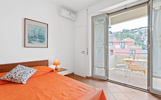 Lungomare Ciclopi Apartments With Balconies And Parking