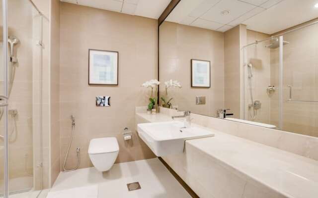 Modern En-suite Flat w/ Dubai Marina View!