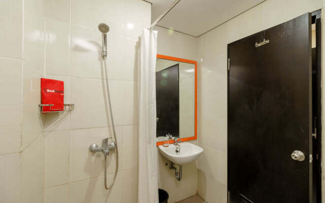 RedDoorz Plus near Sangkareang Park