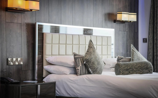 The Cumberland Hotel - OCEANA COLLECTION