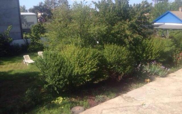 Guest House on Oktyabrskaya 19