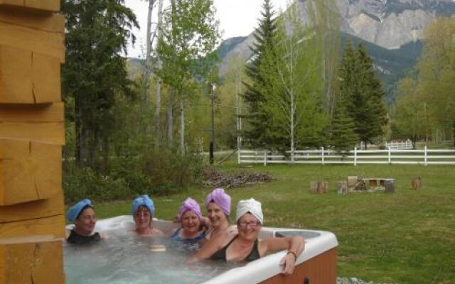 Kicking Horse Kabins