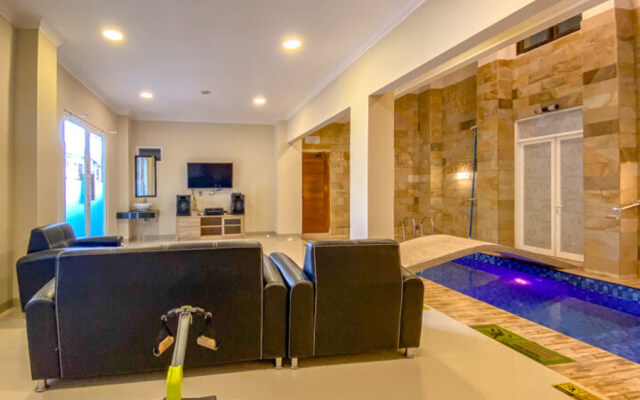 RedDoorz Premium near Museum Angkut Batu 3