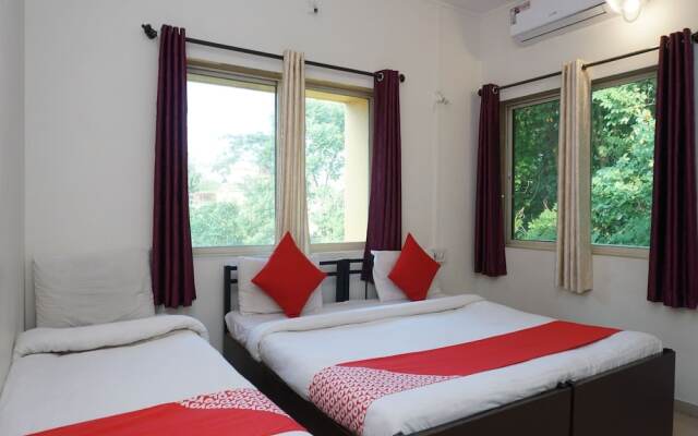 OYO 24986 Flagship Hotel Western Resort