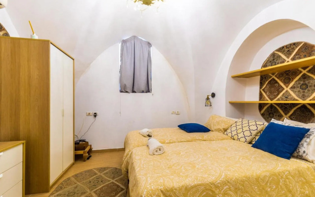 Private House 5 BDR In Mamilla up to 12 People !