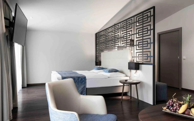 NUHR Medical - Hotel & Restaurant