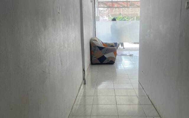 SPOT ON 93270 Handisa Homestay SyariahNearKedai Kopi Atien