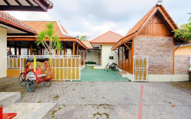 OYO 2010 Dalem Jongke Homestay