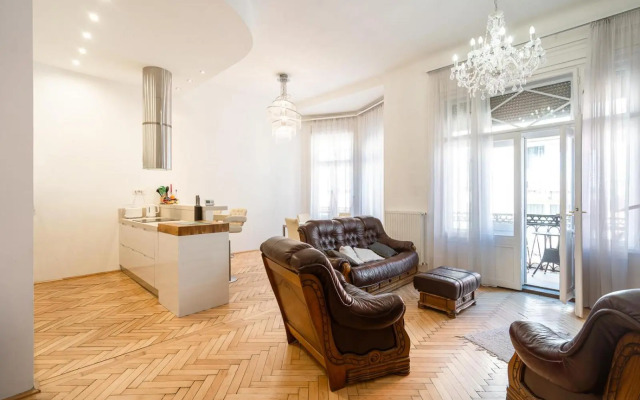 DON'T LOOK any further - Gary's superb apartment