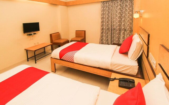 OYO 15198 Hotel Ranjeet