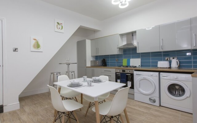 Townhouse Plus @ 40 West St