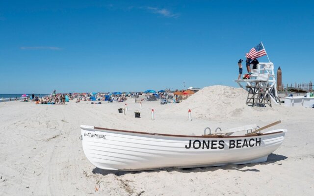 Yachtsman's Cove with 3-Levels