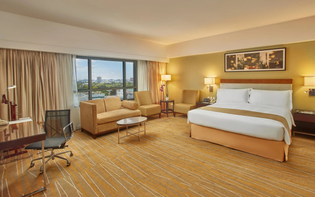 Holiday Inn & Suites Makati by IHG