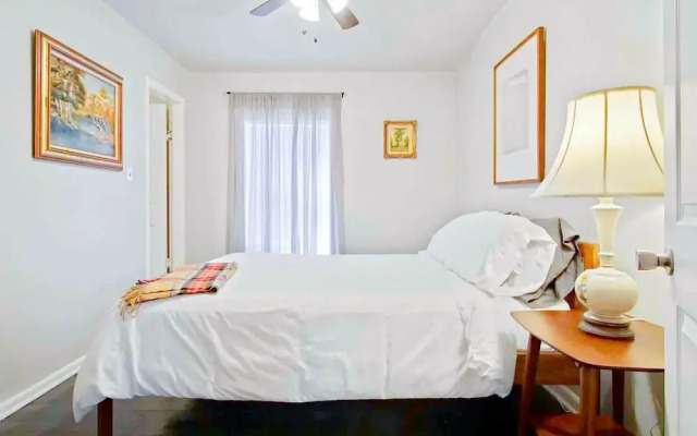 2BR Cozy House Near Plaza District