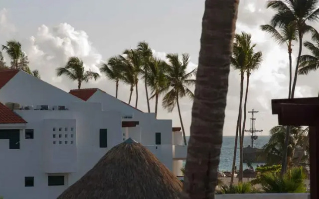 Stanza Mare 2 Bedroom Beachfront Condo