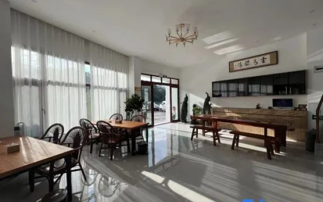 Yiyun Lakeside Inn