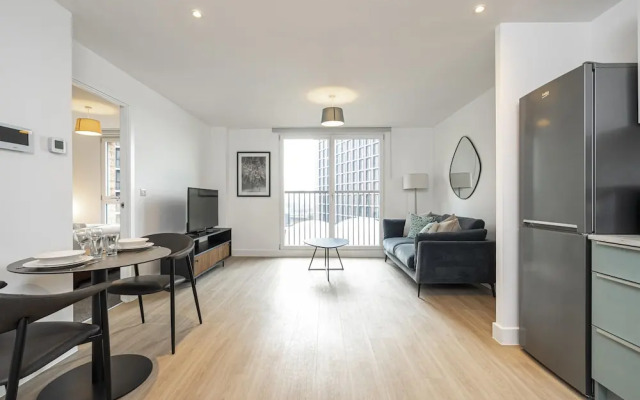 Waterside Flat in Central Leeds