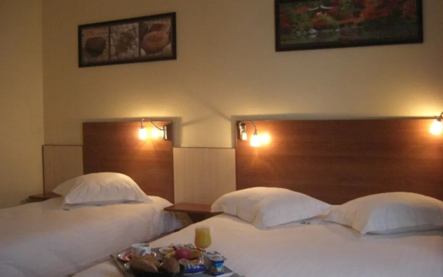 Brit Hotel Nevers 3*