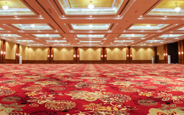 REDTOP Hotel & Convention Center