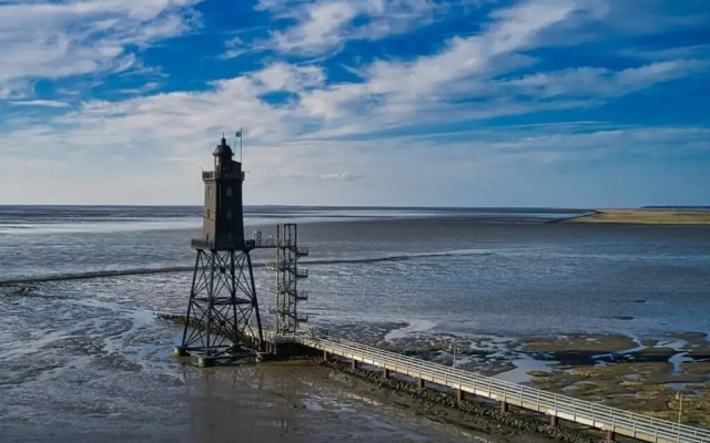 Sun, Mudflats and sea